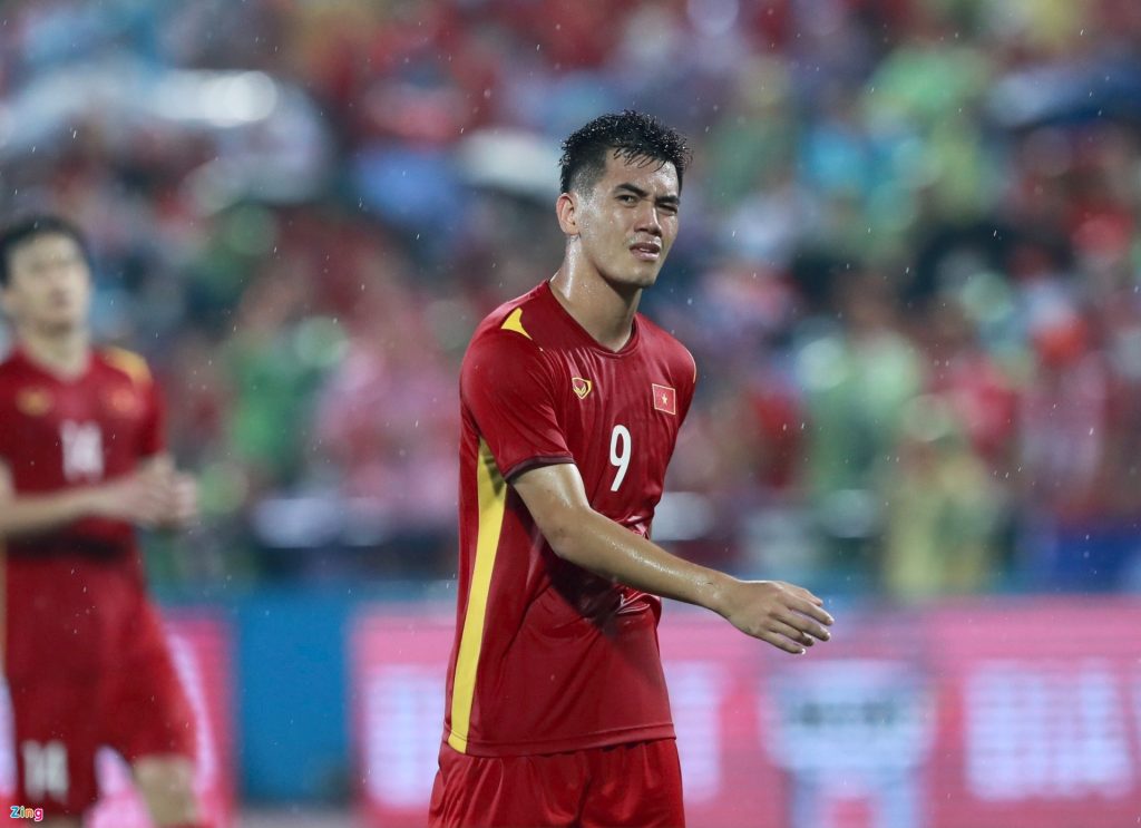 HLV Park: ‘Không dễ xuyên thủng hàng thủ 10 người của Philippines’