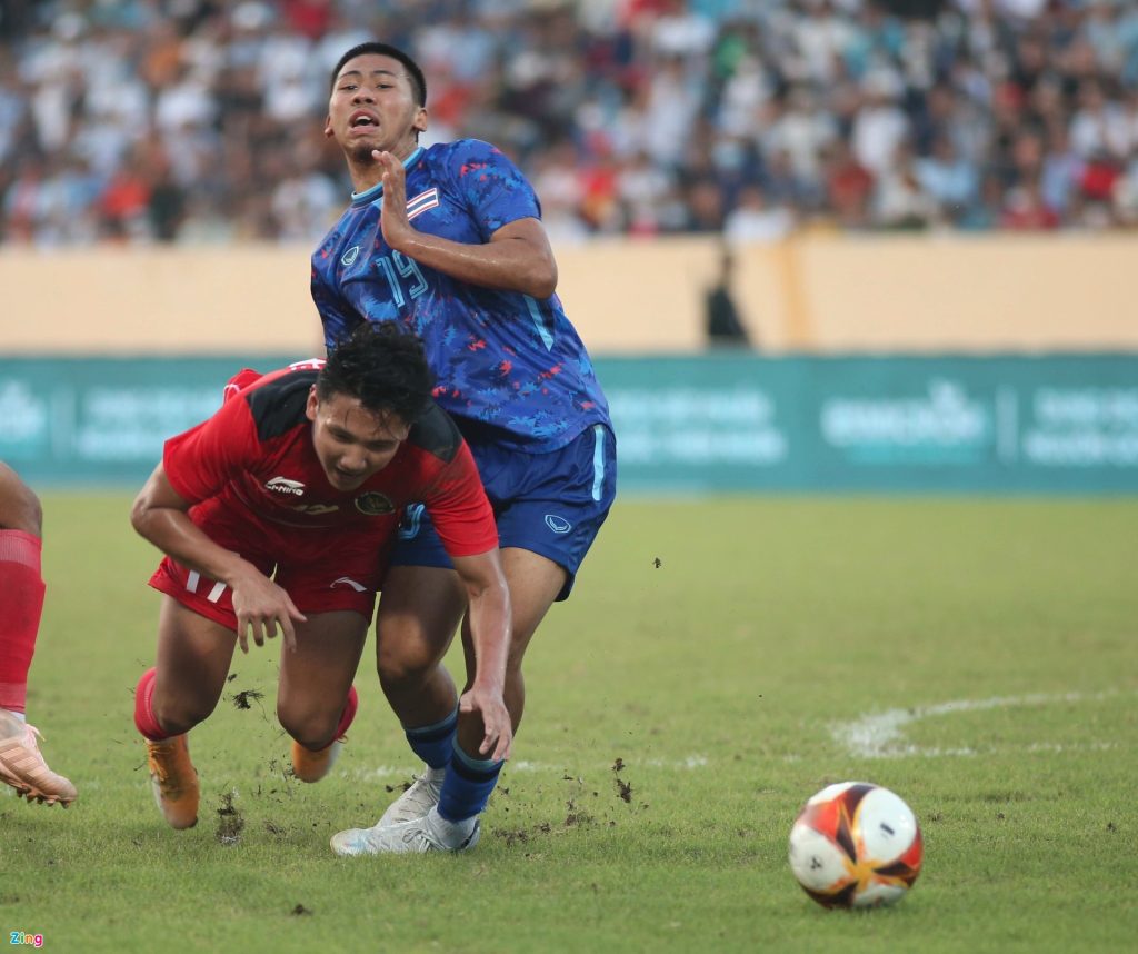 HLV Shin Tae-yong từ chối so sánh Việt Nam và Thái Lan