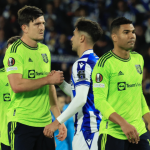 HLV Ten Hag bị chỉ trích vì để Maguire đá tiền đạo