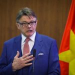 HLV Troussier dưới bóng ông Park Hang-seo