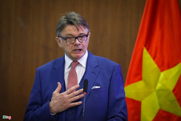 HLV Troussier dưới bóng ông Park Hang-seo