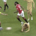 Hóa ‘bad boy’ với De Jong, Fernandes khiến cầu thủ Barca nổi giận