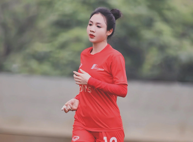 “Hoa khôi sân cỏ” Trần Thị Duyên: Tài năng và khát khao bùng nổ