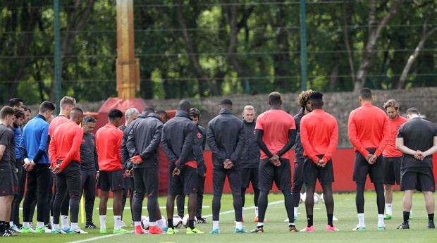 Hủy họp báo, Mourinho gửi thông điệp đến NHM qua trang web của Man United