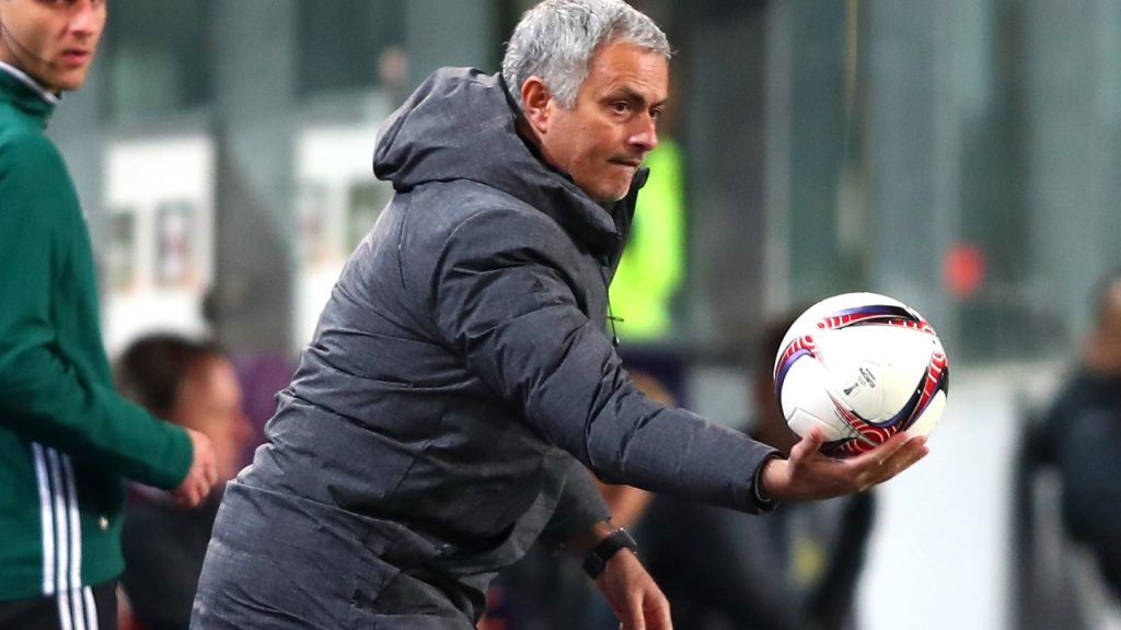 Jose Mourinho dùng 2 từ để nói về màn trình diễn của Man United