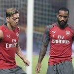 ‘Lacazette và Ozil không vui khi bị thay ra’
