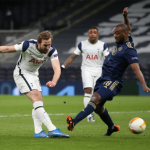 Lloris: “Các bạn thấy đấy, Kane có siêu năng lực tạo sức hút với bóng”