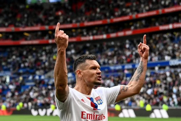 Lovren bị loại khỏi danh sách dự Europa League của Lyon