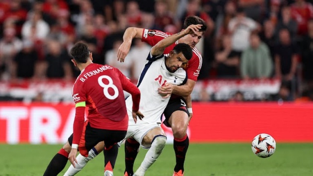 Maguire bị chỉ trích ngây thơ