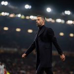 Man United thắng trận, Van Nistelrooy phàn nàn điều gì?