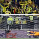 Man Utd bại trận, Bruno Fernandes khóc sưng húp cả mắt