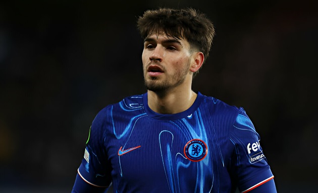 Marc Guiu: Phía trước là bầu trời