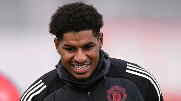 Marcus Rashford phản ứng khi một lần nữa bị Amorim bỏ rơi