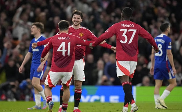 Mason Mount tỏa sáng rực rỡ trong đêm đặc biệt tại Old Trafford