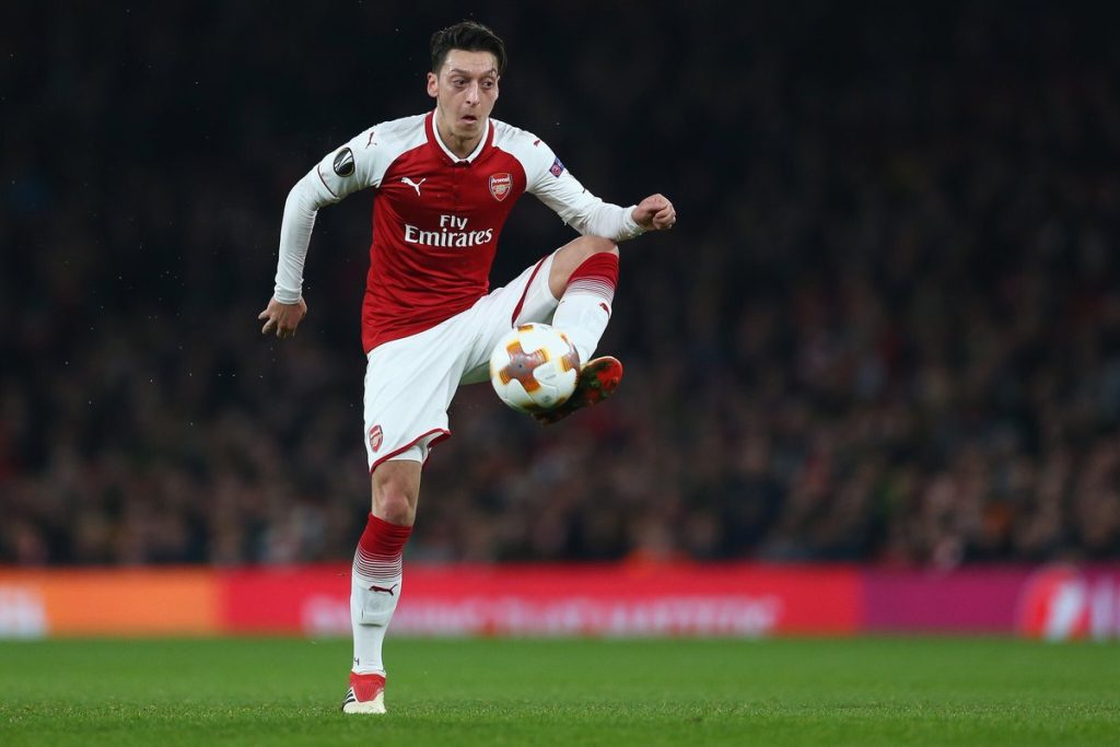 Mesut Ozil lập thành tích đáng tự hào cho Arsenal