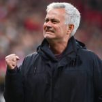 Mourinho bật khóc