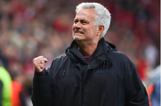 Mourinho bật khóc