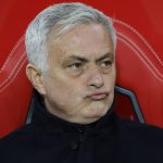 Mourinho chế nhạo kình địch