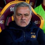 Mourinho chế nhạo phóng viên Hà Lan