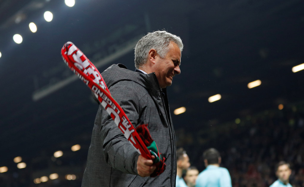 Mourinho khen ngợi Ajax, không quên ‘đá xoáy’ trọng tài hại M.U ở cúp FA