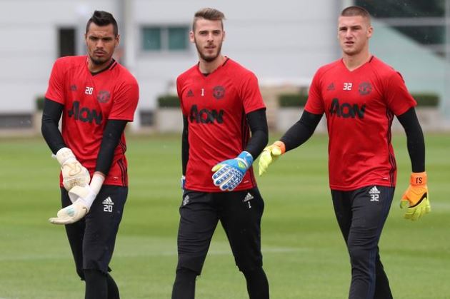 Mourinho tiết lộ lí do De Gea dự bị trận gặp Zorya Luhansk