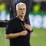 Mourinho trả giá đắt