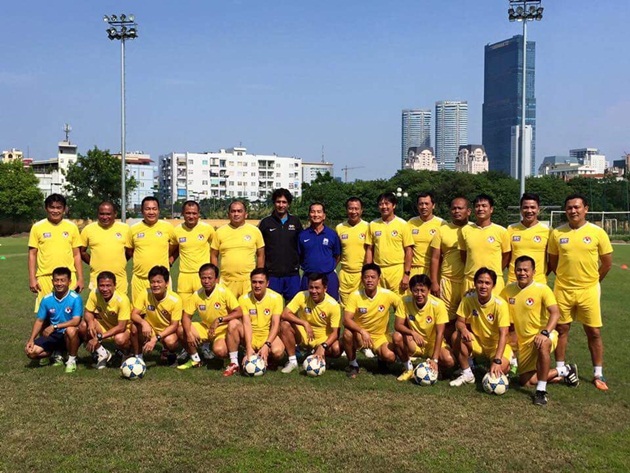 Muốn đánh bại Philippines, HLV Hữu Thắng phải vượt qua bạn cùng lớp