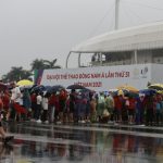 Mỹ Đình “rực lửa” trong mưa trước trận chung kết