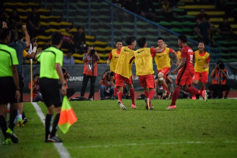 Ngược dòng trước U22 Singapore, U22 Malaysia tranh ngôi đầu với U22 Myanmar