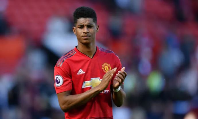 Người kế thừa của Rooney bị chê bai tơi tả