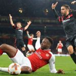 Người trong cuộc nói gì về ‘kịch sĩ’ Welbeck?