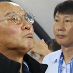 Ông Park Hang-seo gửi lời chúc mừng và quà tặng ý nghĩa cho HLV Kim Sang-sik