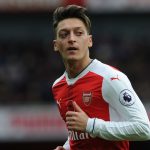 Ozil “lên đồng” và đây là phản ứng của Emery