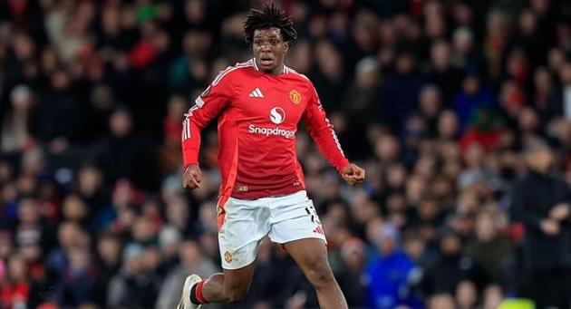 Patrick Dorgu gây sốc khi yêu cầu trọng tài không cho MU hưởng phạt đền