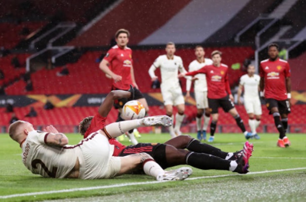 Paul Pogba xứng danh “hung thần” của Old Trafford