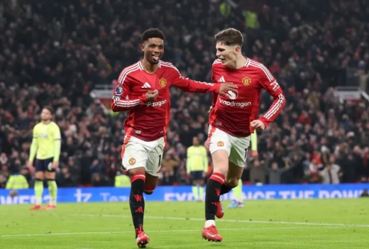 Paul Scholes chỉ ra hai ngôi sao Man Utd cần được đá chính trước Tottenham