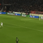 Pha phản lưới hài hước ở Europa League