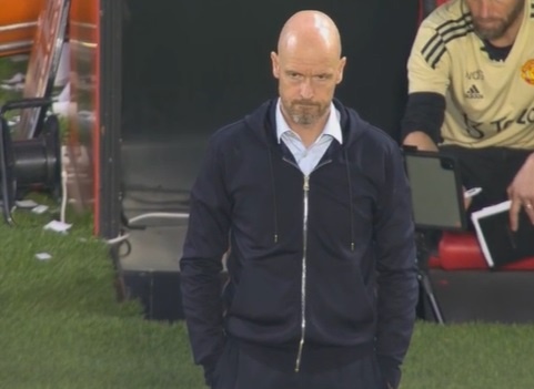 Phản ứng của HLV Ten Hag khi Maguire mắc sai lầm