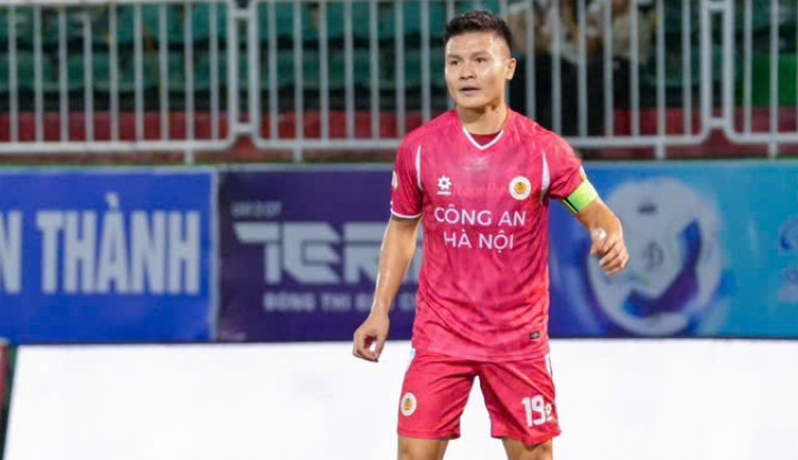 Quang Hải “đi bão” mừng U22 Việt Nam vô địch SEA Games 33