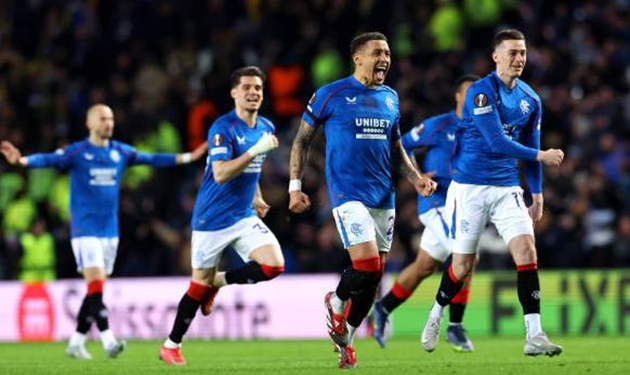 Rangers 0-2 Fenerbahce (pen 3-2): Mourinho bất lực; Người cũ M.U hóa tội đồ trên chấm luân lưu