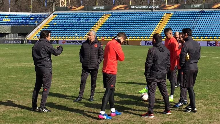 Sân nhà Rostov bị Mourinho chê thậm tệ