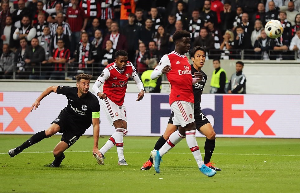 Sao trẻ 18 tuổi vẽ siêu phẩm, Arsenal đại thắng trên đất Đức