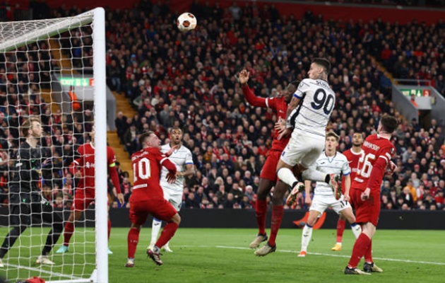 Scamacca lập kỷ lục mới sau khi ghi cú đúp vào lưới Liverpool