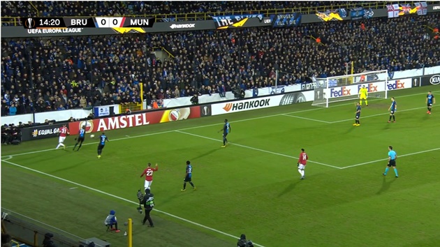 Sergio Romero thực sự đã mắc lỗi trong bàn thua của Man Utd?