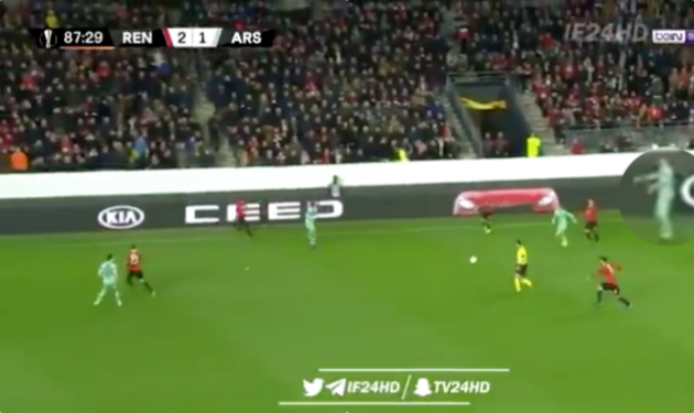 Sốc! Nacho Monreal “hờn dỗi” khi Arsenal dính phản công và nhận bàn thua