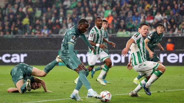 Son vắng mặt, Tottenham giành chiến thắng thứ 2 ở Europa League