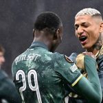 Son vắng mặt, Tottenham nhọc nhằn vào bán kết Europa League