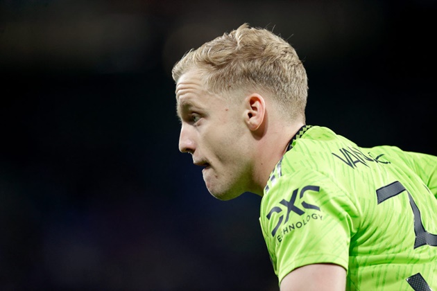 ‘Tàng hình’ trước Sociedad, Van de Beek đã đúng khi thừa nhận điều tồi tệ