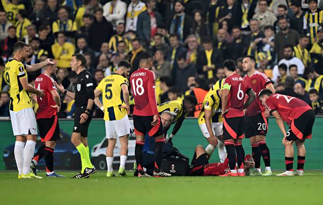 Ten Hag “méo mặt” vì hành động của Antony