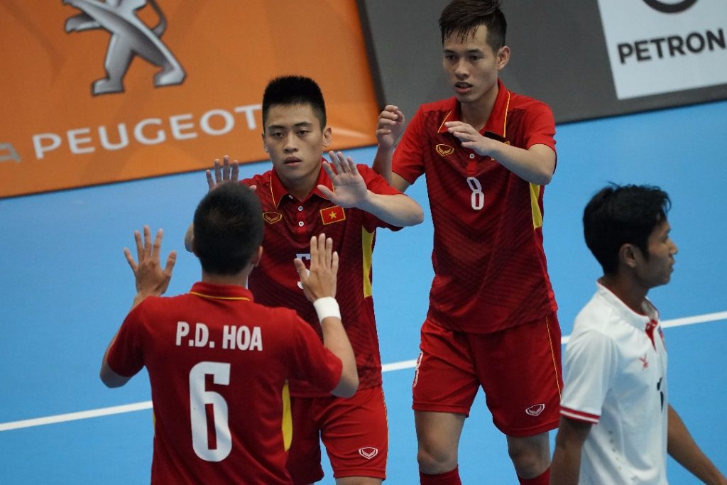 Thắng đậm Myanmar, ĐT Futsal Việt Nam thắp lại hy vọng giành huy chương